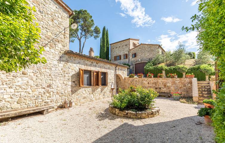 Appartamento con giardino e piscina con parcheggio in Todi, Perugia e dintorni