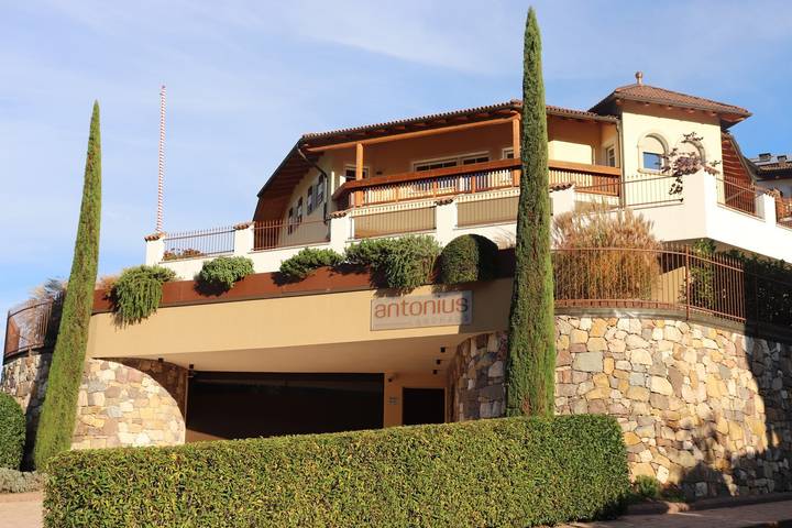 Apartamento inteiro, Apartamento 'Landhaus Antonius Loft Suite Vitus' com vista para a montanha, Wi-Fi e ar condicionado in San Michele, Appiano sulla Strada del Vino