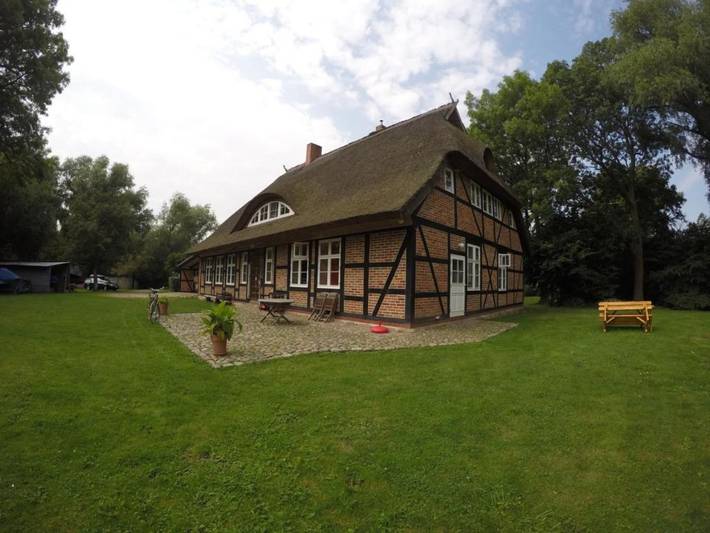 Ganze Ferienwohnung, Altes Pfarrhaus Rappin - Ferienwohnung (Eg) in Rappin, Rügen