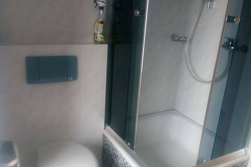 Ganze Wohnung, Apartment in Koenigsbrunn an der Stadtgrenze zu Augsburg 5 Zimmerkbwc/100qm. in Königsbrunn, Bayerisch Schwaben