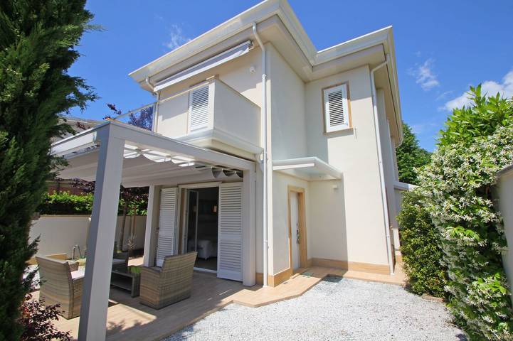 Casa vacanza per 4 persone, con Balcone e Terrazza nonché Giardino a Cinquale
