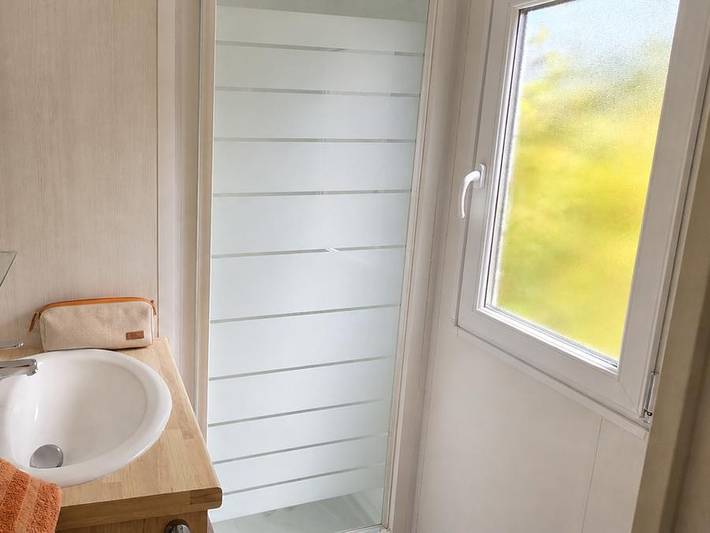 Flower Camping Orly d'Azur - Mobilheim 6 personen - Mobilheim Grassois Standard Clim 33m² - 3 Schlafzimmer - halbüberdachte Terrasse - Klimaanlage in Six-Fours les Plages, Mittelmeerküste (Frankreich)