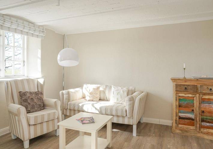 Ferienwohnung für 2 Personen, mit Garten und Sauna sowie Terrasse in Tating