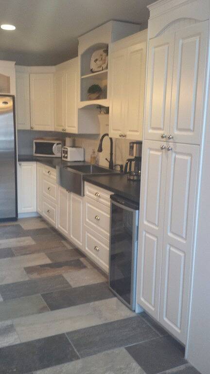 Cabin rentals and lodges for 10 people, with hot tub and balcony in Manitoba