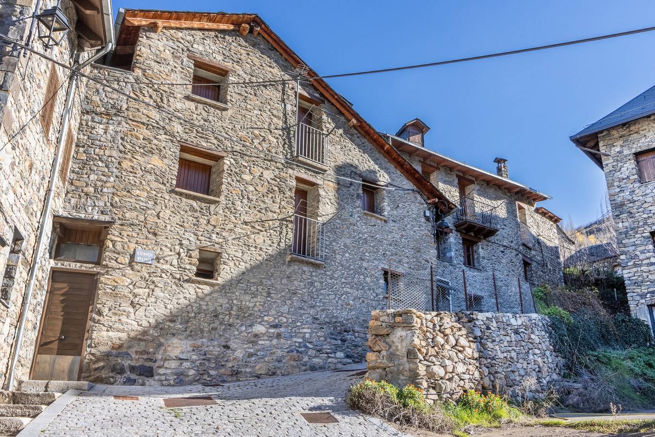 Apartamento entero, Apartamento 'El Case' con vistas a la montaña y jardín privado in Durro, Valle de Bohí