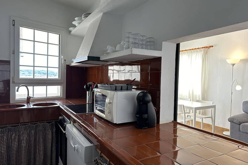 Entire apartment, Spectacular views on the first line of the sea in Fornells, Es Mercadal