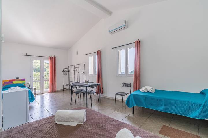 Studio für 4 Personen, mit Garten