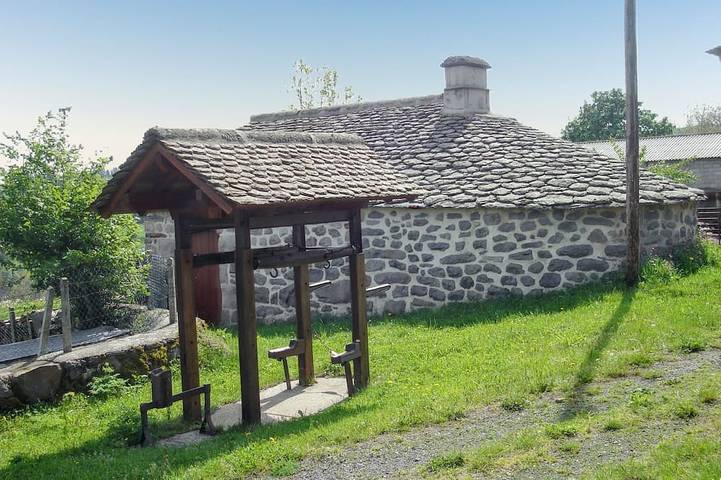 Homerez - Maison Valuéjols, vue montagnes in Valuéjols, Parc naturel régional des Volcans d'Auvergne