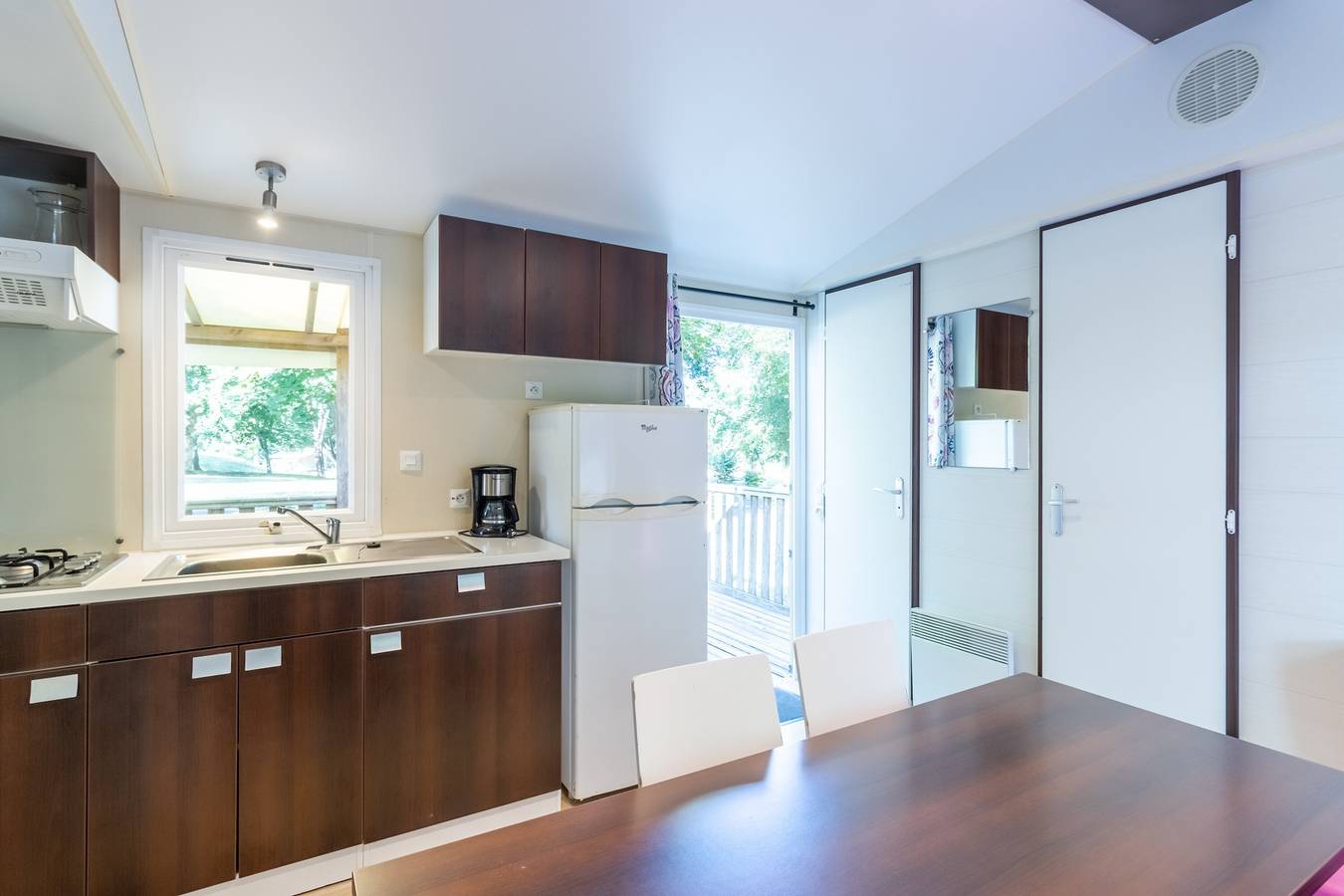 Mobilheim 'Le Cocon' mit Gemeinschaftspool, privater Terrasse und Wi-Fi in Saint-Pompont, Périgord Noir