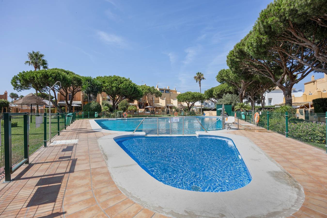 Apartamento entero, Apartamento 'Apartamento Arrecife D' con vistas al mar, piscina compartida y Wi-Fi in Sancti Petri, Chiclana de la Frontera