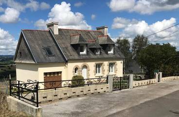 Gîte pour 12 personnes, avec jardin et vue à Gouézec