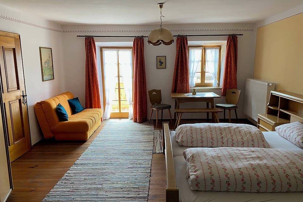 Ganze Wohnung, Ferienwohnung für 2-6 Personen, 70 qm, 2 Schlafzimmer, gr. Südbalkon in Breitbrunn am Chiemsee, Chiemsee