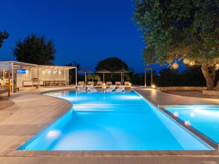 Ferienhaus für 12 Personen, mit Balkon und Whirlpool sowie Terrasse und Garten in Koskinou - 4