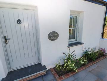 Glamping for 4 People in Pembrokeshire, South-Wales, Photo 2