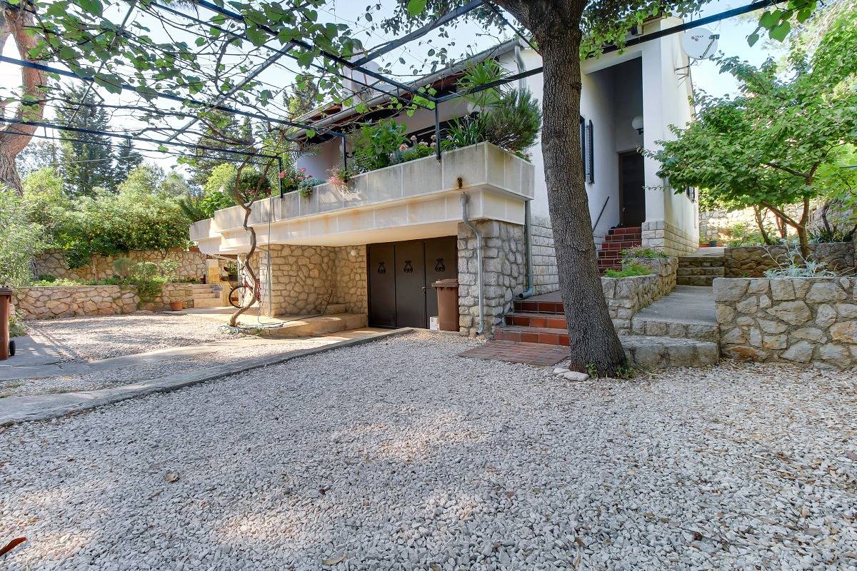 Ganze Wohnung, 1-Zimmer-Ferienwohnung mit Terrasse Artatore, Losinj A-8087-a in Aratore, Kvarner Inseln