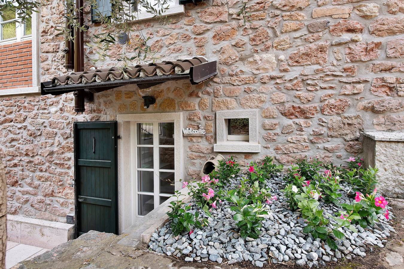 Ferienhaus "Rustico Alle Fornare" mit Blick auf den See und die Berge in Torri del Benaco, Gardasee-Berge