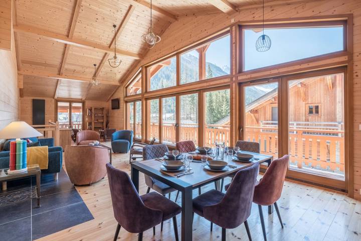 Chalet pour 10 personnes, avec Balcon et Jacuzzi ainsi que Terrasse et Jardin à Chamonix-Mont-Blanc