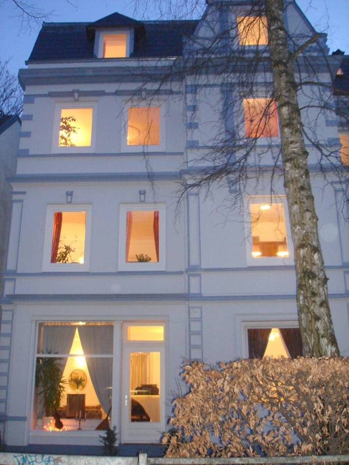 Ferienwohnung für 6 Personen, mit Balkon und Terrasse sowie Garten und Pool in Eppendorf Hamburg
