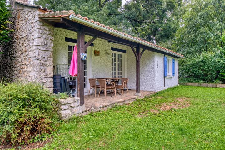 Hytte for 3 personer, med Hage og Innsjøutsikt i Dordogne