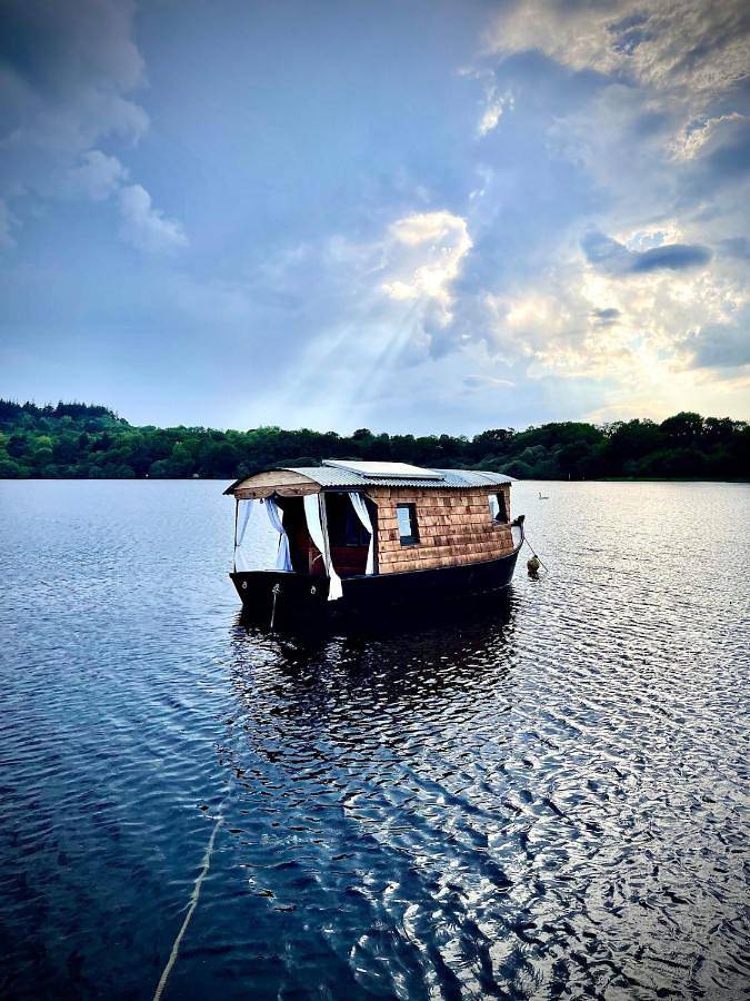 Bateau pour 2 personnes, avec vue et jardin, animaux acceptés dans Lac de Guerlédan