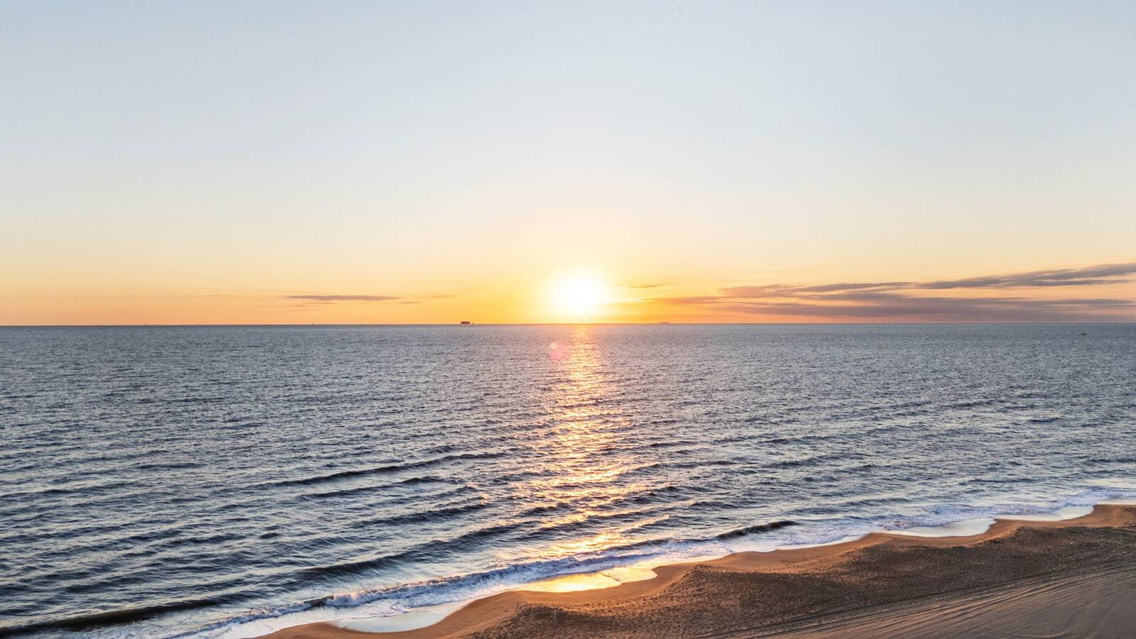 Apartamento entero, Beachfront Condo / Pool / Surfing / Fishing / Ew 1002 in Virginia Beach