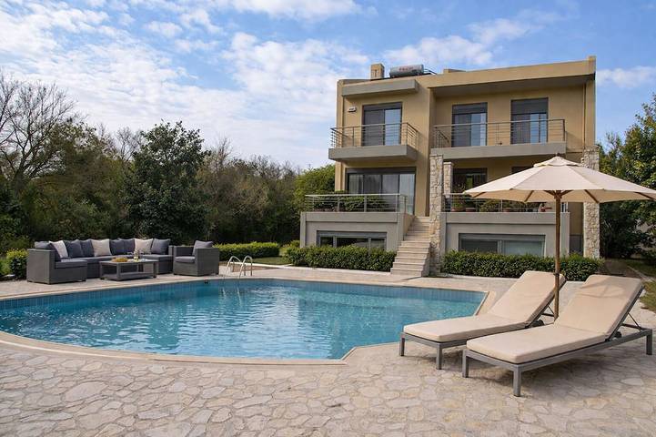 Villa for 6 people, with balcony and garden in Corfu (city)
