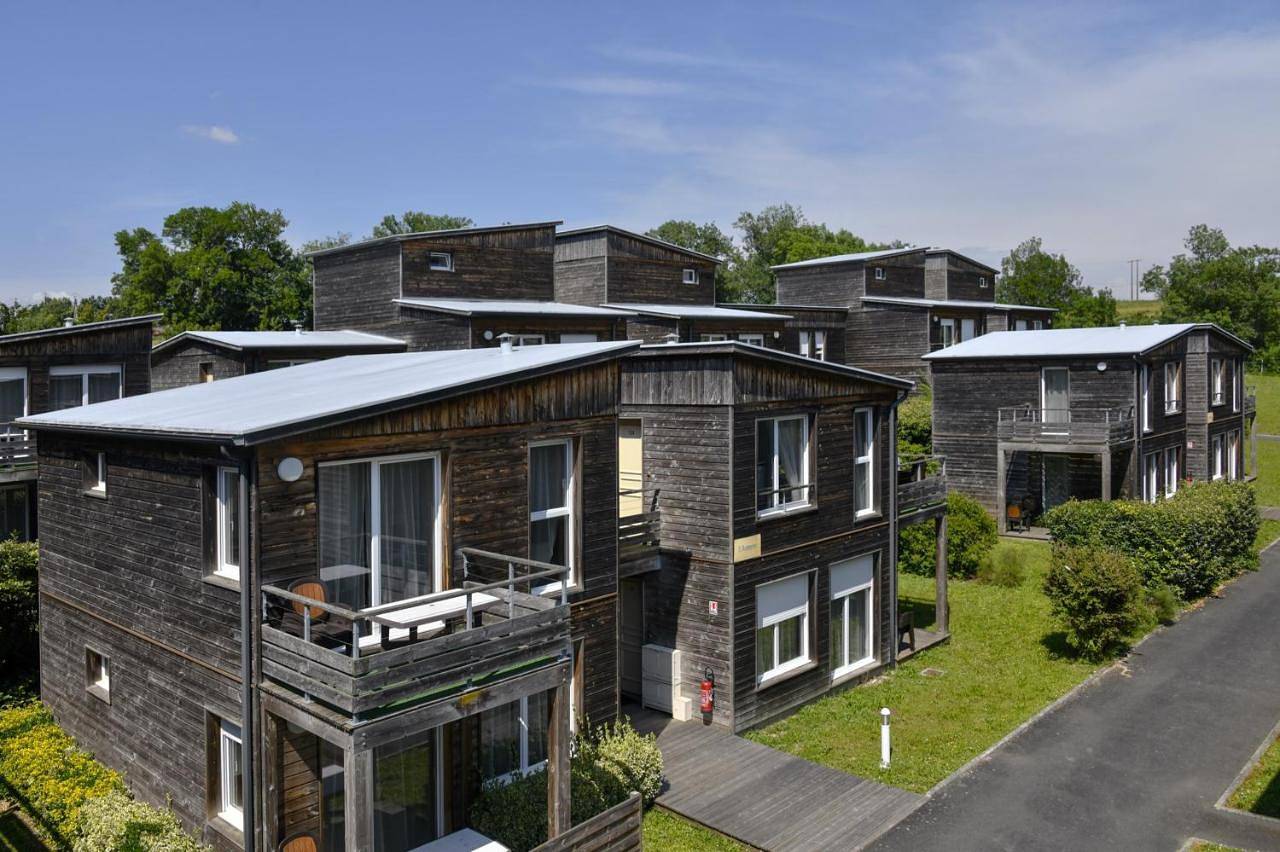 Résidence le Domaine de Saint Orens, linge inclus et piscine en saison in Montréal (Gers), Gers