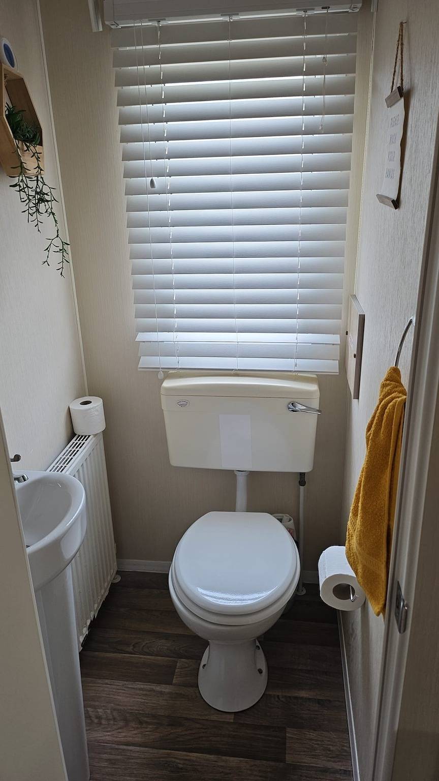 3 Bed Caravan - Sleeps 6 - Pets - Parking - Wifi in Ingoldmells, Lincolnshire