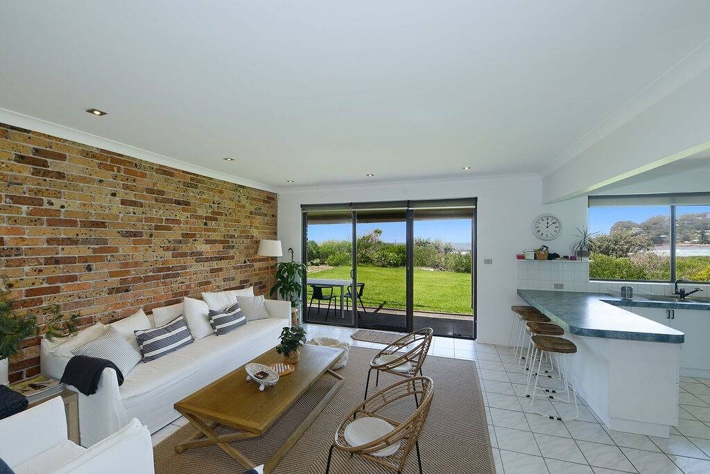 Bareena Cottage - Absolute Beachfront in North Avoca, New South Wales