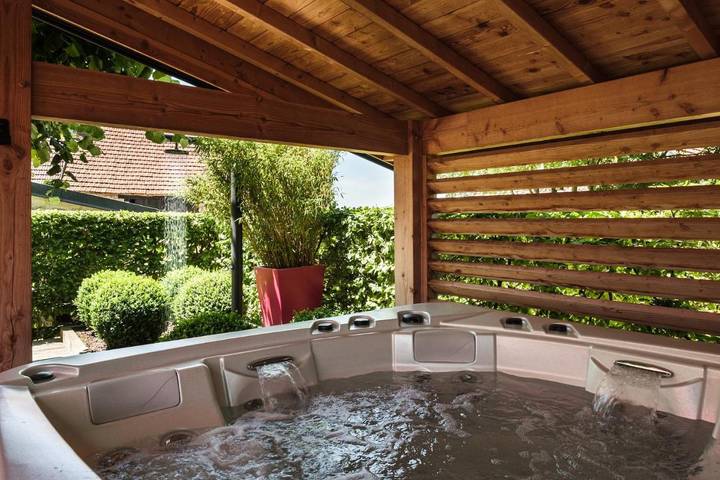 Cottage pour 5 personnes, avec jacuzzi ainsi que jardin et sauna à Jouey