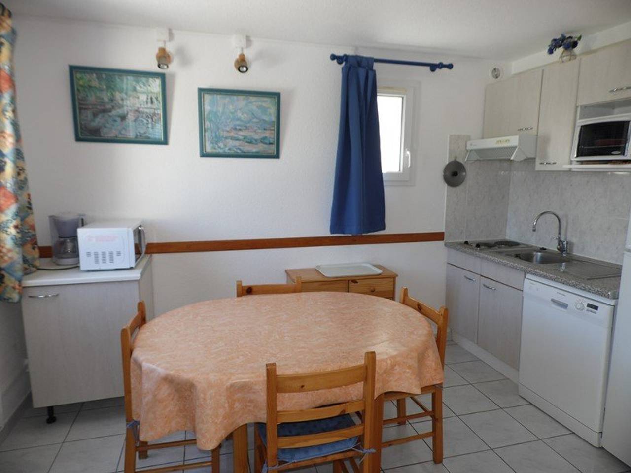 Maison mitoyenne duplex avec terrasse, garage et parking, proche plage, équipée pour 4 à 6 personnes in Marseillan, Côte méditerranéenne (France)