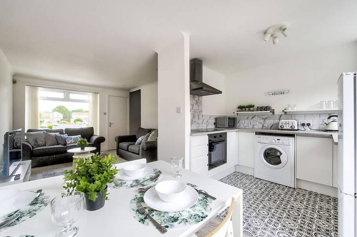 Holiday home for 4 people, with garden and terrace, with pets in Glasgow