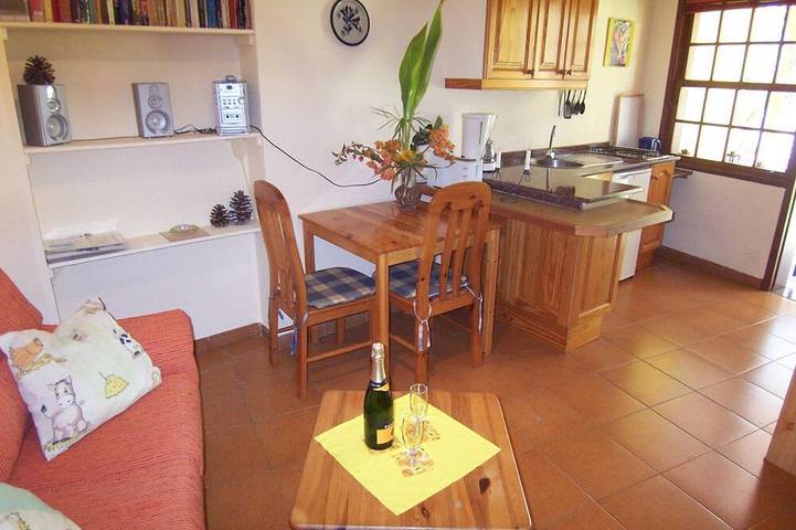 Appartement de vacances pour 2 personnes, avec piscine ainsi que terrasse et jardin