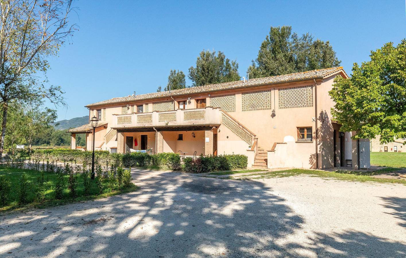 Apartamento vacacional entero, Apartamento con vistas al lago, piscina y aire acondicionado, a 2,5 km de Umbertide in Montone (Italia), Valtiberina