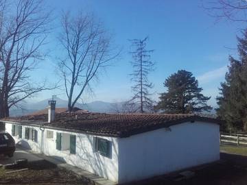 Gîte pour 8 personnes, avec piscine ainsi que terrasse et jardin, animaux acceptés en Pyrénées-Atlantiques