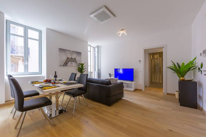 Ganze Wohnung, Heart of Lugano Apartment with Balcony in Lugano, Luganersee