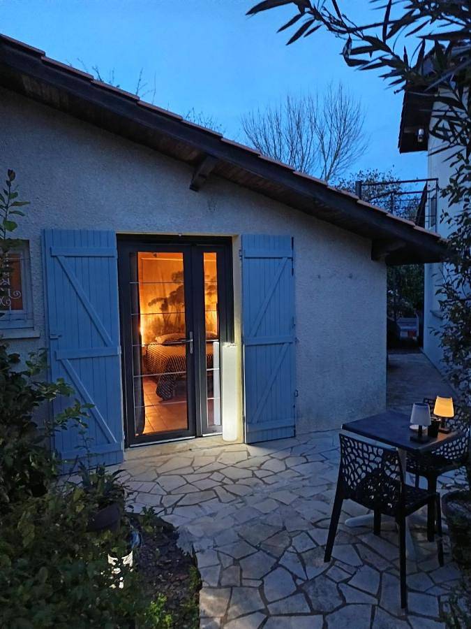 Location de vacances pour 2 personnes, avec jardin à Ambarès-et-Lagrave - 2