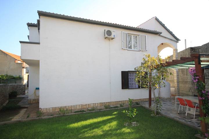 Ganze Wohnung, 1-Zimmer-Ferienwohnung mit Balkon Kukljica, Ugljan A-8400-b in Kukljica, Insel Ugljan