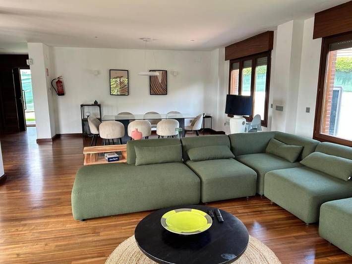 Chalet para 14 personas, con terraza y jardín, Se admiten mascotas en Gijón - 2
