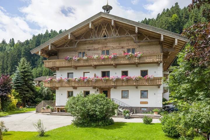 BnB für 2 Personen, mit Terrasse und Garten sowie Kinderpool und Pool in Fügen