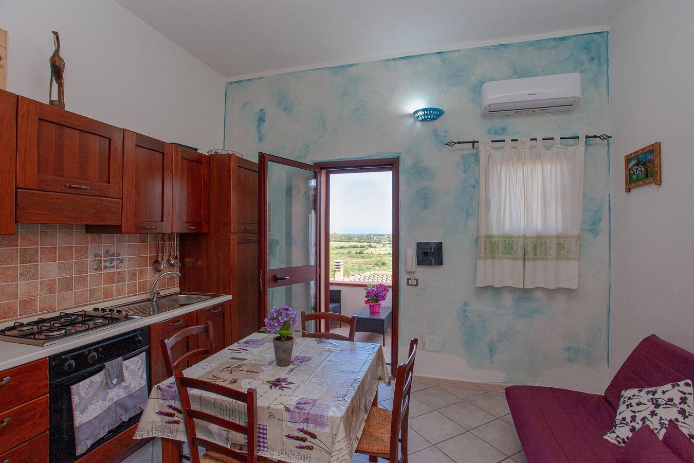Appartamento intero, Appartamento di vacanza "Suite Maya" con vista mare e Wi-Fi in Flumini, Posada
