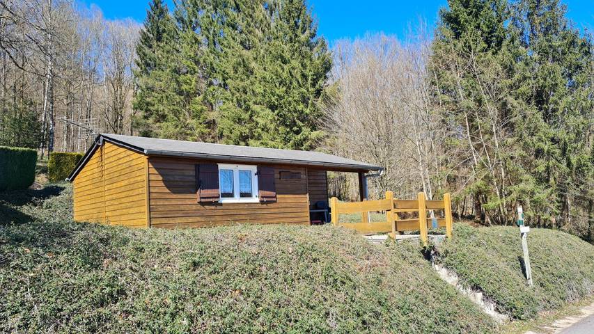 Chalet pour 4 personnes, avec terrasse, animaux acceptés dans les Ardennes