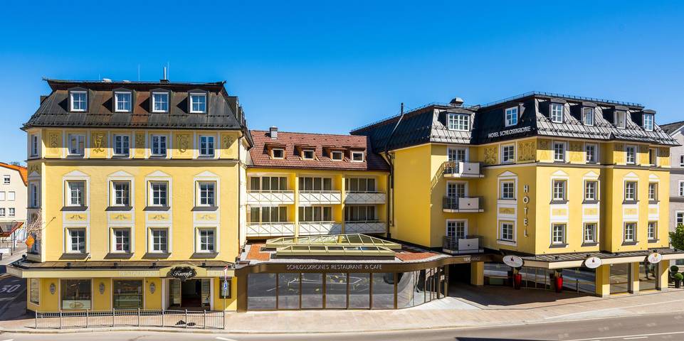 Hotel, mit Terrasse und Whirlpool sowie Garten und Sauna in Füssen