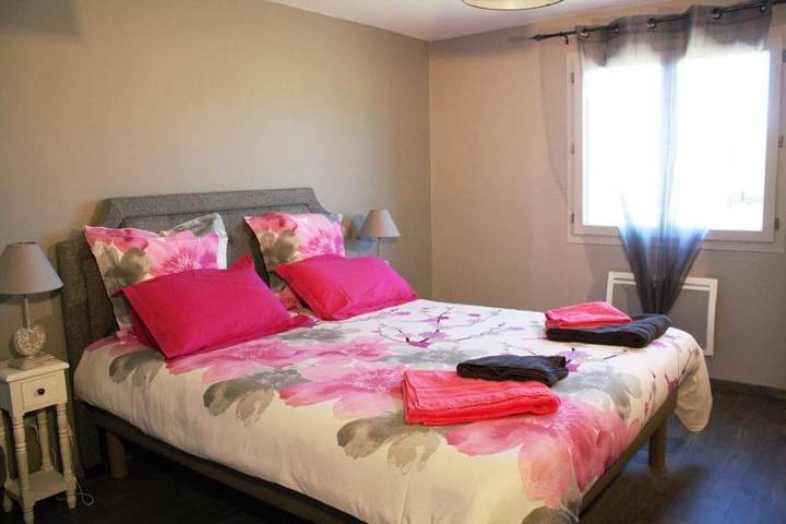 Location de vacances pour 15 personnes, avec piscine ainsi que vue et jardin, adapté aux familles à Saint-André-de-Cruzières - 4