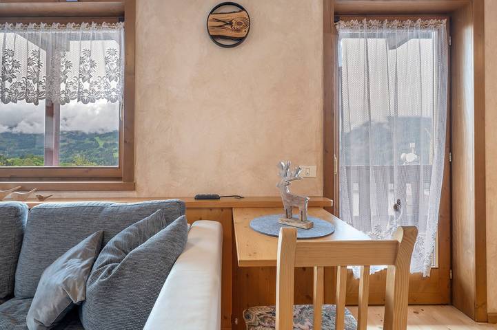 Entire apartment, Apartment 'Casa Elisabeth' with Mountain View, Shared Garden and Balcony in Cavalese, Fleimstaler Alpen