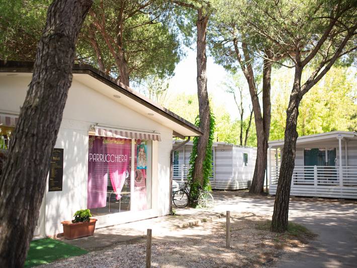 Wohnwagen für 4 Personen, mit Terrasse und Kinderpool sowie Pool und Sauna in Cesenatico