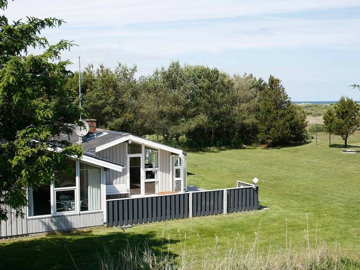 Feriehus for 8 personer, med sauna og badebasseng i tillegg til terrasse, dyr tillatt i Jerup