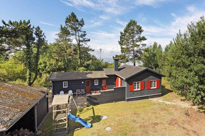 Ferieudlejning for 7 personer, med terrasse, husdyr tilladt i Fyns Hoved