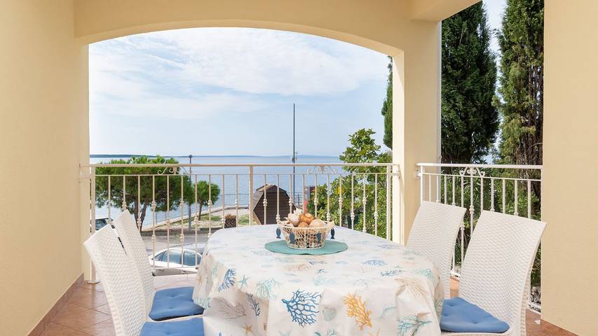 Apartament wakacyjny dla 4 osób, z taras i widok w Mandre