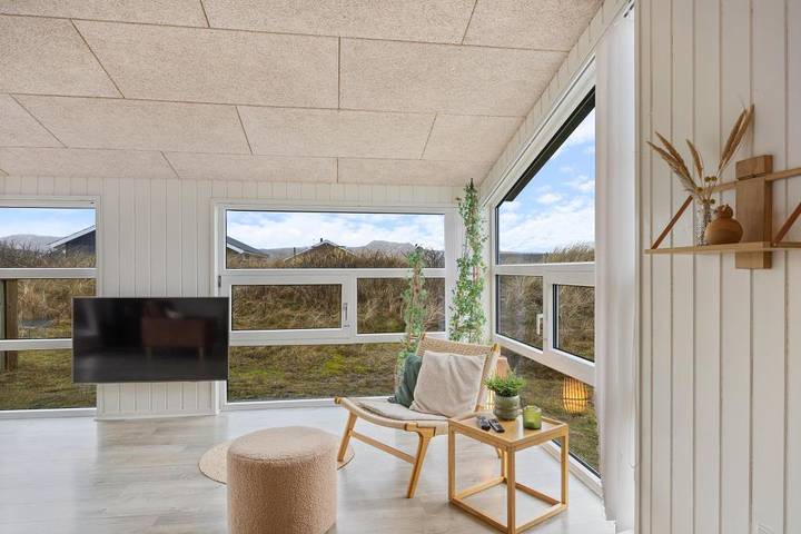 Beach-close holiday home with outdoor hot tub and sauna in Hvide Sande, Holmsland Klit